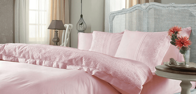 постель розовых оттенков