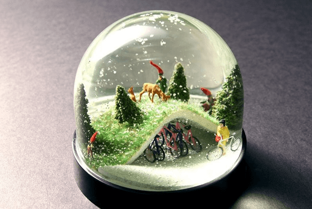 Снежный шар, сделанный из круглой банки